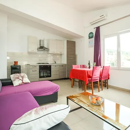 Zapata Apartman Zaglav