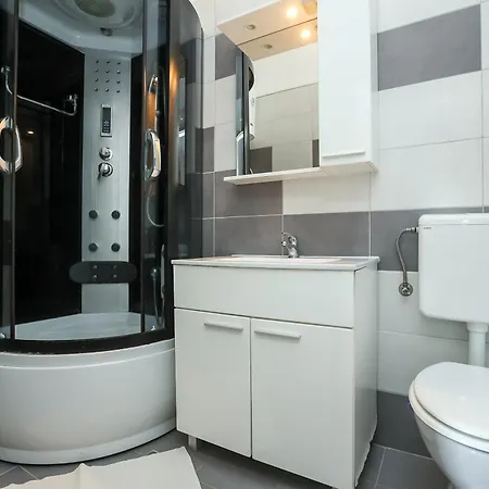 Zapata Apartman Zaglav