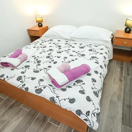 Zapata Apartman Zaglav